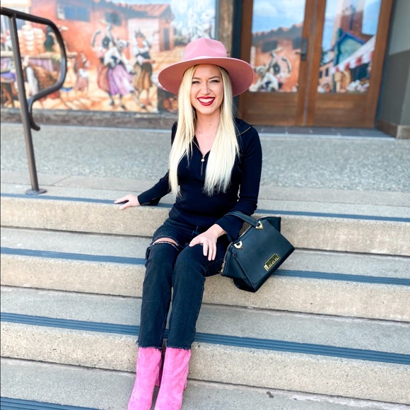 Meet your Posher, Shay - Picture 4 of 4